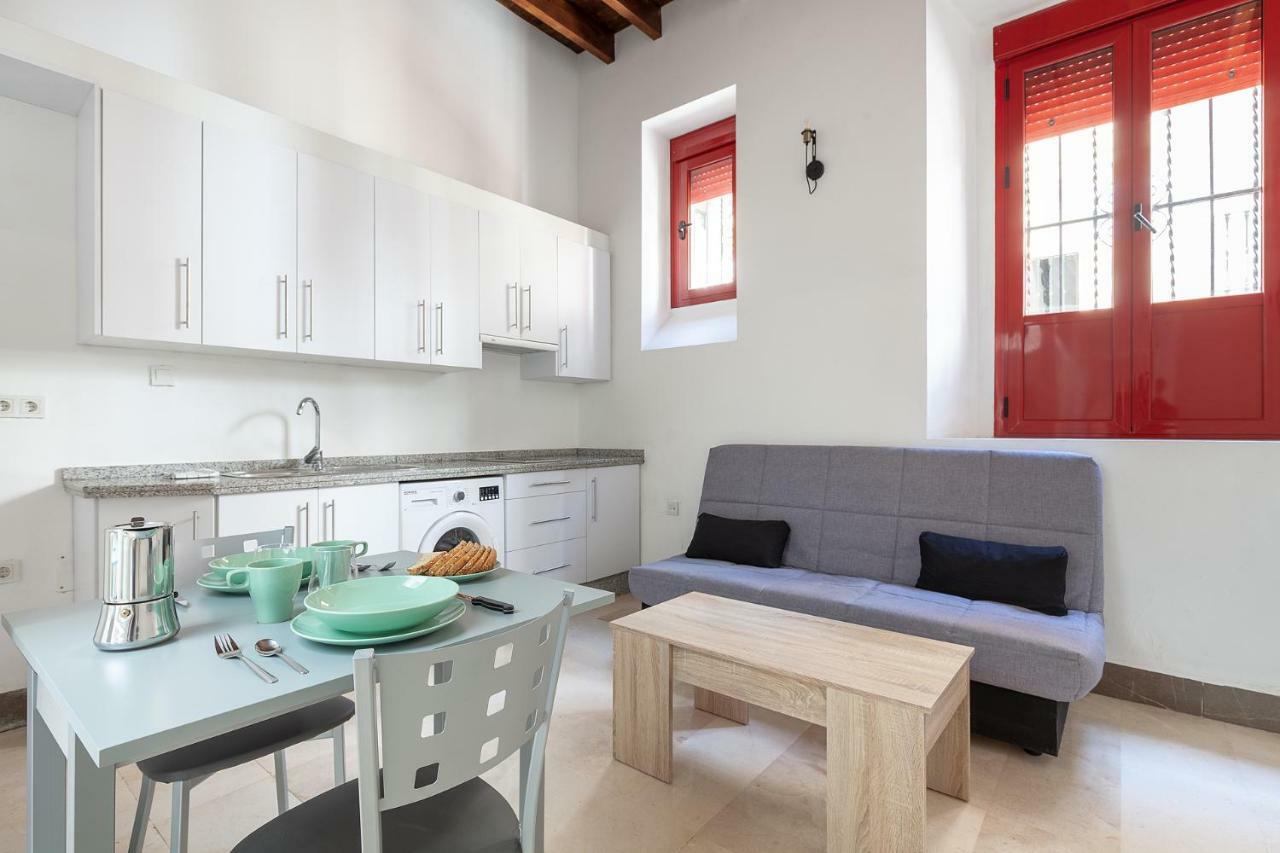 Pasaje De Amores Der - Descanso En Casa Y Vida Cultural Y Monumentos 4 Px Séville Extérieur photo