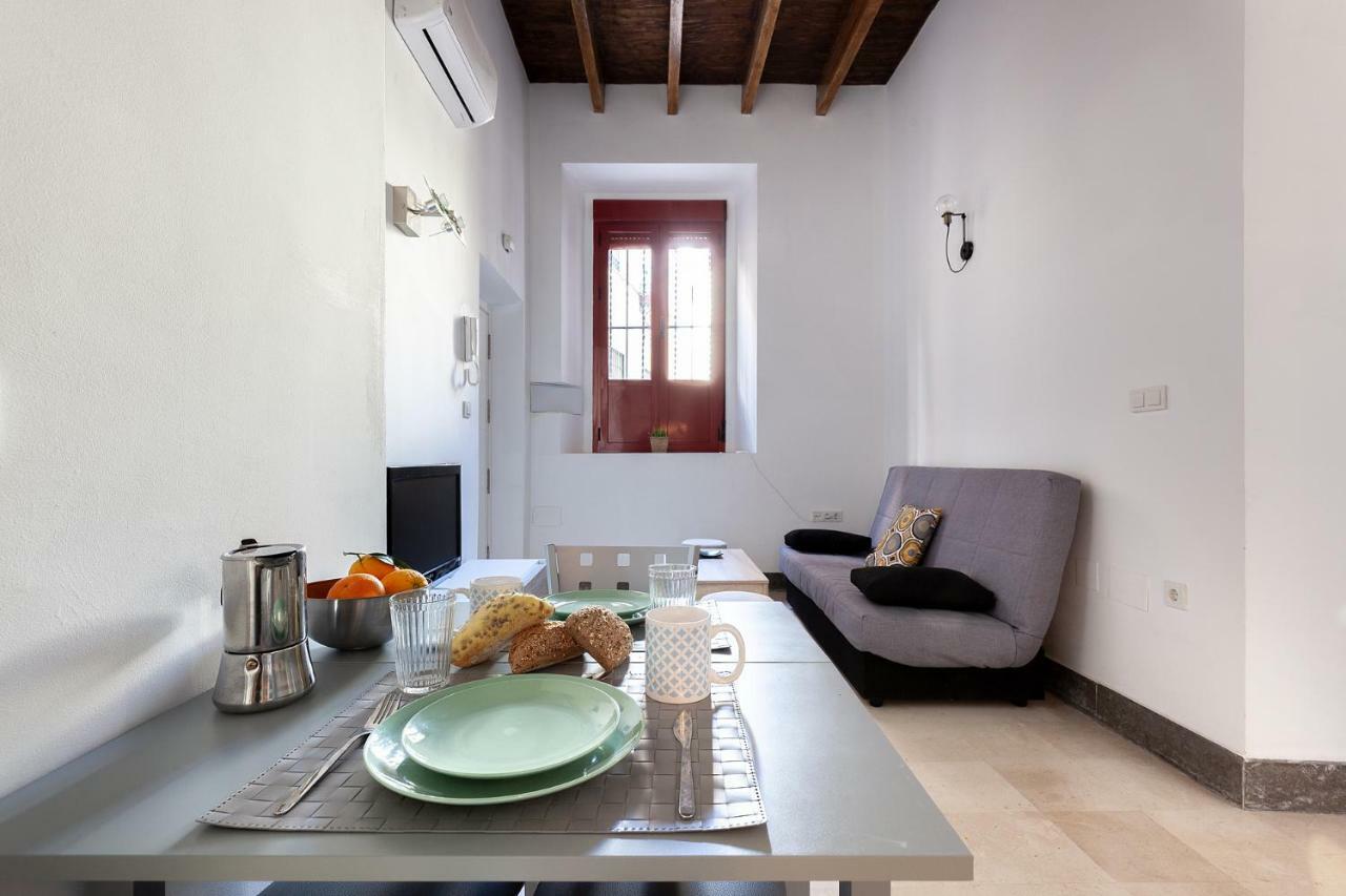 Pasaje De Amores Der - Descanso En Casa Y Vida Cultural Y Monumentos 4 Px Séville Extérieur photo